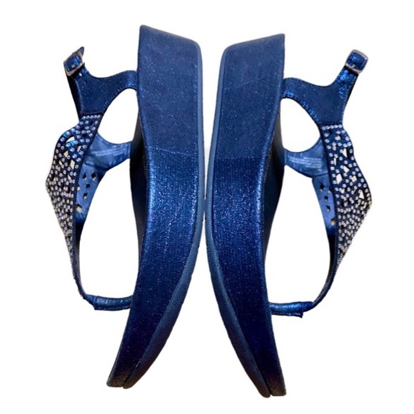 Jill CLOUDWALKERS byAvenue DarkBlueSandals W/Rhinestones BuckleStrap Sz 8W - Picture 4 of 6